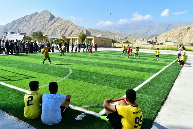 احداث ۱۰۰ زمین چمن مصنوعی در مدارس استثنایی با مشارکت خیرین مدرسه‌ساز