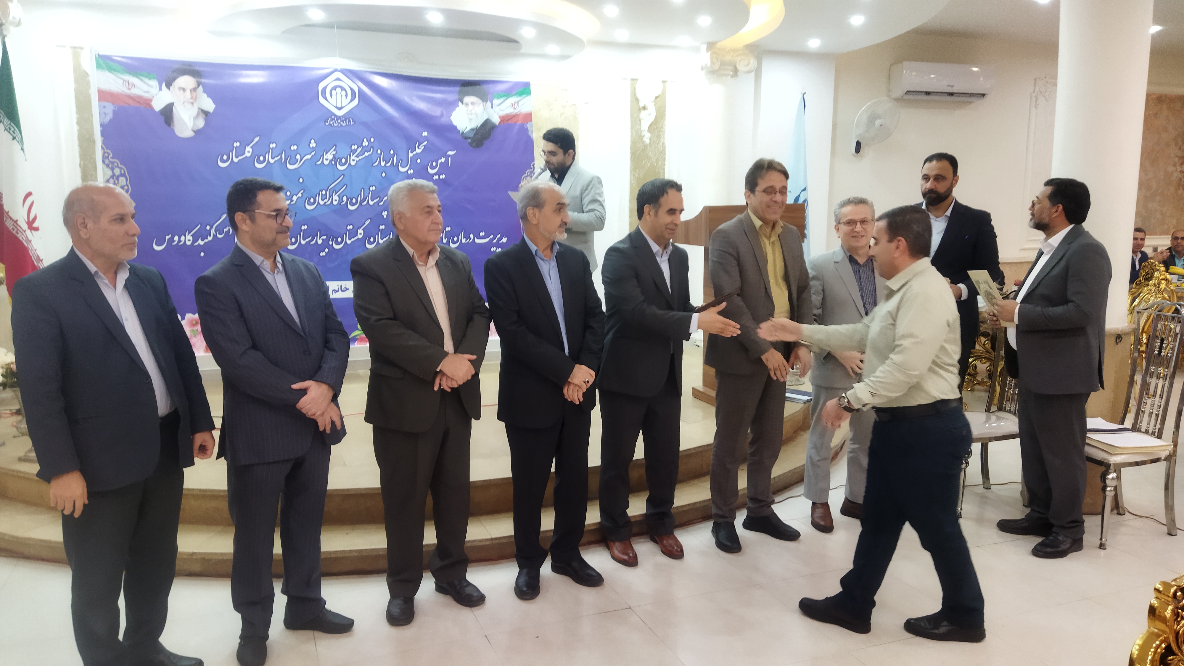 تجلیل از بازنشستگان و کارکنان نمونه در بیمارستان خاتم‌الانبیاء(ص) گنبدکاووس