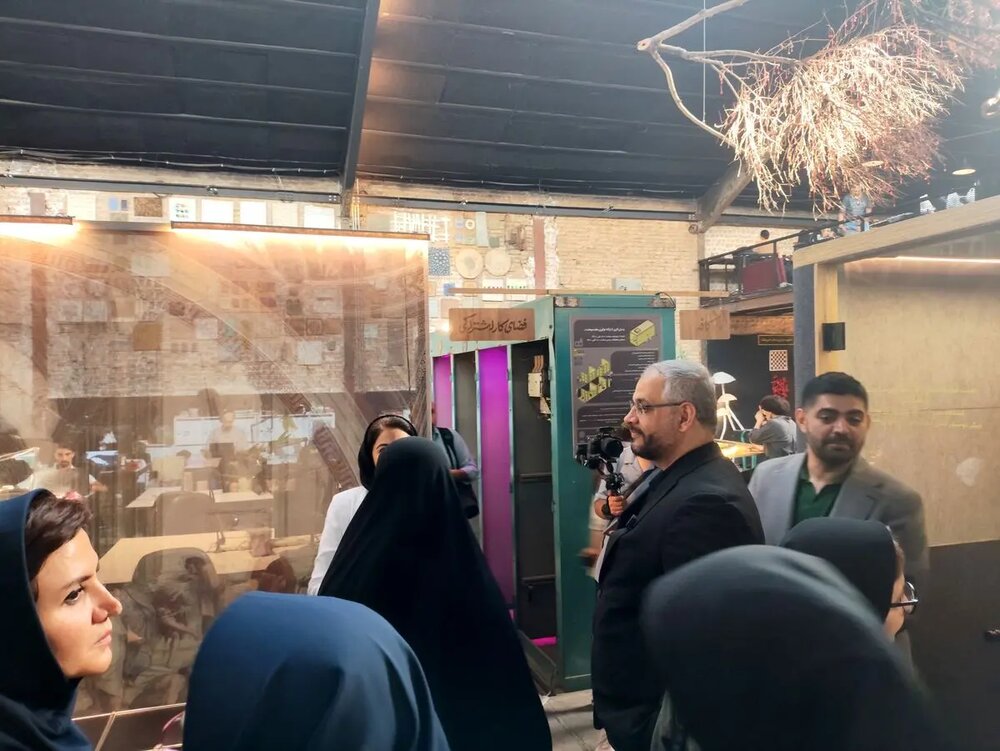 یک بعد از ظهر در کارخانه نوآوری آزادی