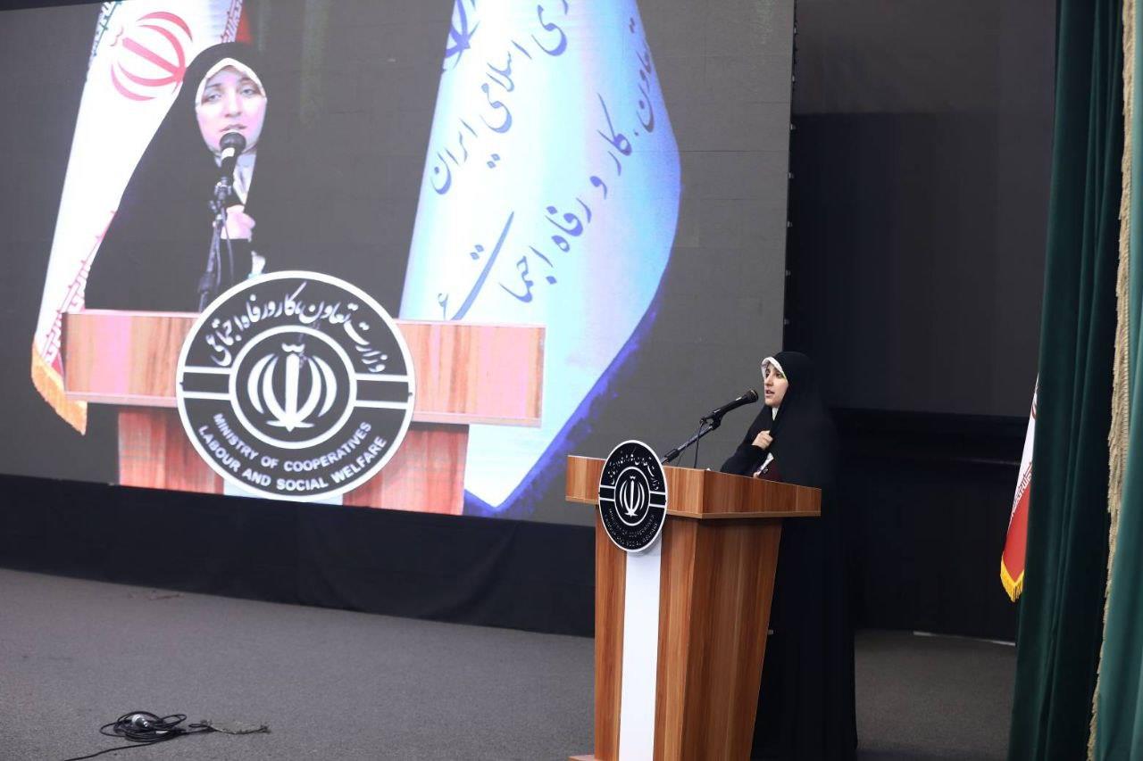 وزارت کار نقش محوری در حمایت از زنان سرپرست خانوار دارد