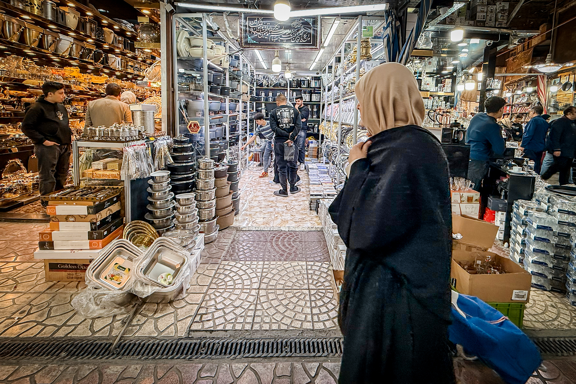 نبض زنده بلورفروشی‌ها در خیابان شوش