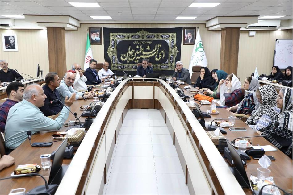 نشست معاون صندوق بازنشستگی کشوری با بازنشستگان آموزش و پرورش درباره بیمه‌ تکمیلی