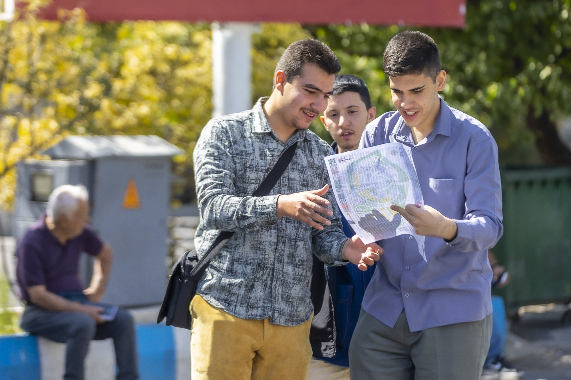 بازدید نسل جوان از  نمایشگاه الکامپ