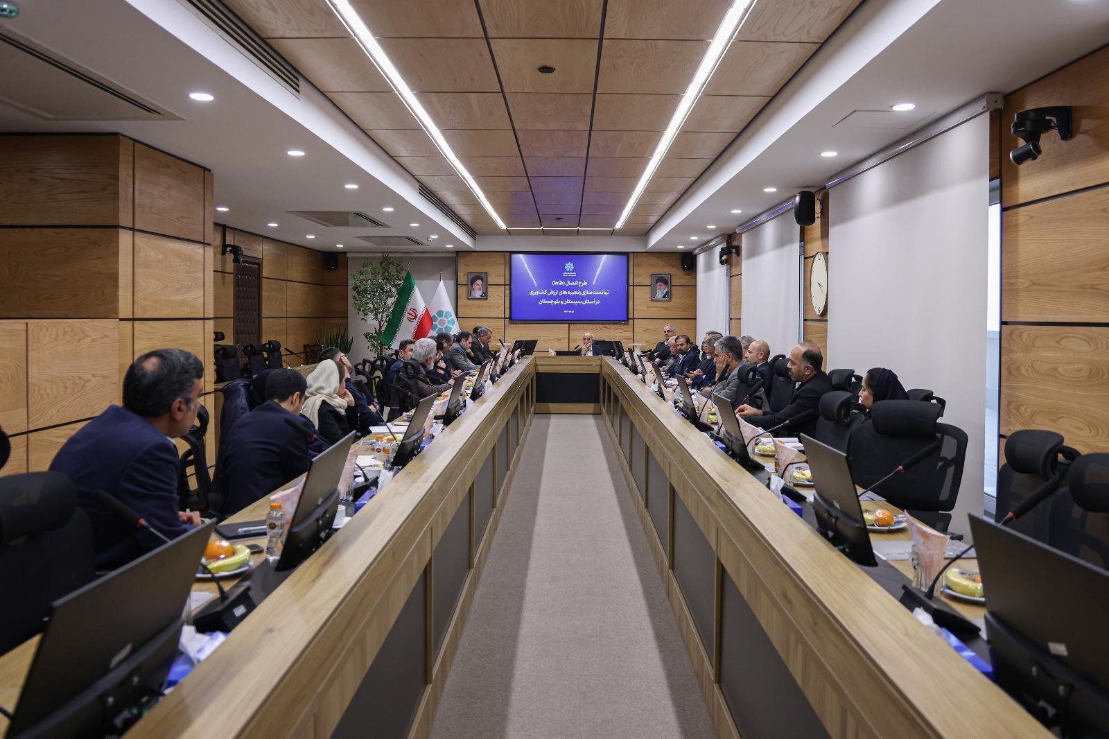 ضرورت تجمیع کشاورزان در قالب تعاونی‌ها