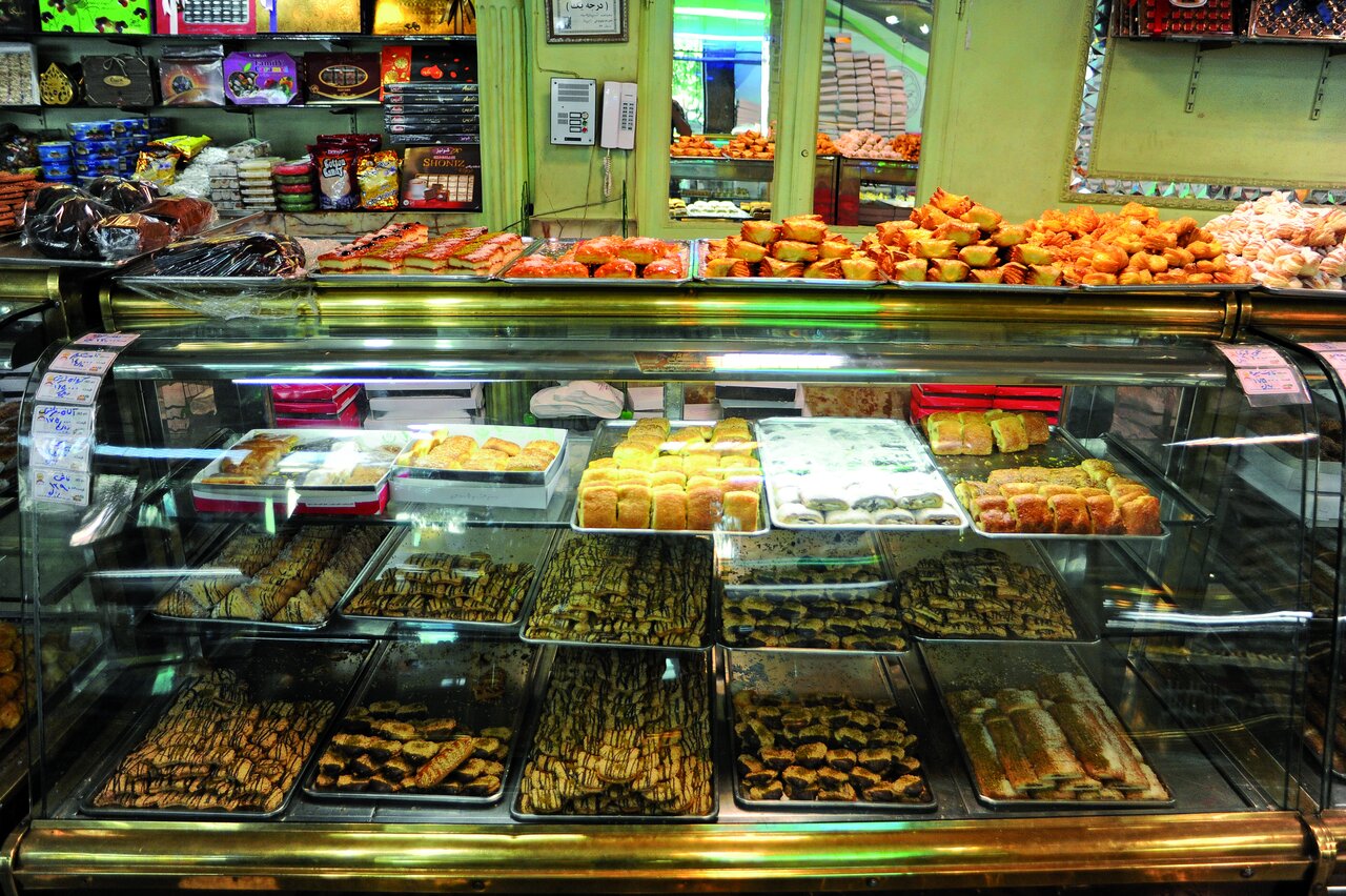 تقاضای شیرینی شب یلدا نصف شد