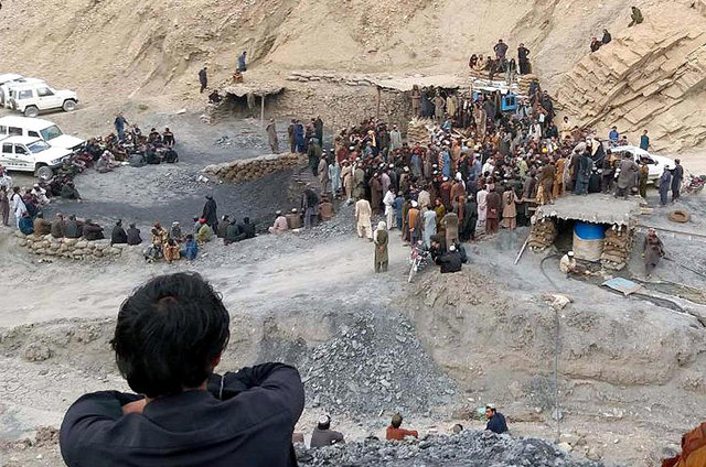 ریزش معدن طلا در افغانستان؛ ۱۰ معدنچی زیر آوار گرفتار شدند