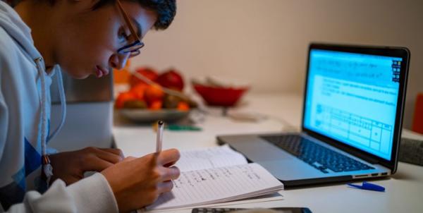 تحولی نوین در آموزش با بیش از ۲۴۰۰ دقیقه محتوای چندرسانه‌ای رایگان