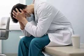 حضور پلیس در بیمارستان‌ها خشونت علیه کادر درمان را حل نمی‌کند