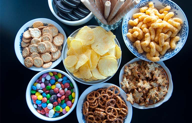غذاهای فوق‌فرآوری‌شده را باید بیشتر شبیه سیگار درنظر گرفت