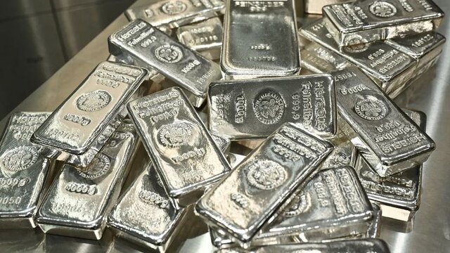 بازگشت نقره به مدار صعود؛ چرا سرمایه‌گذاری در آن همچنان محتاطانه است؟