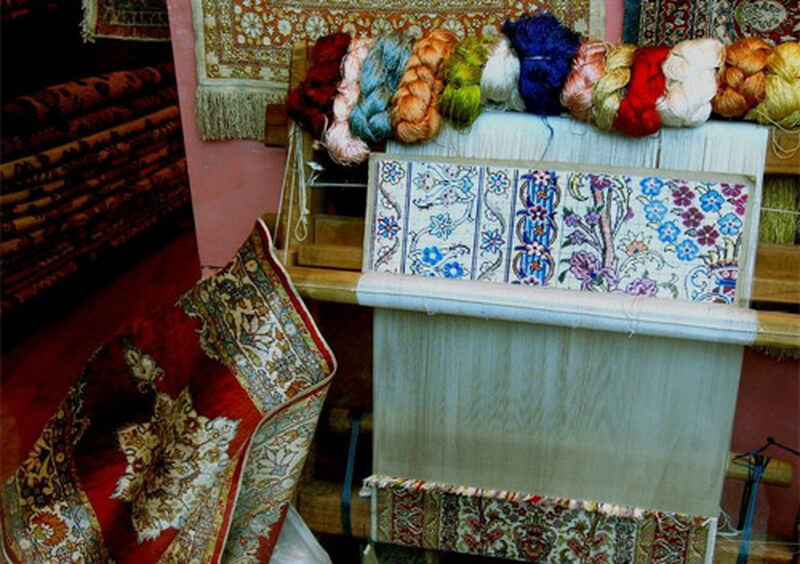 بحران در بازار فرش دستباف؛ صادرات کم شد، هزینه‌ها بالا رفت، بافندگان رفتند
