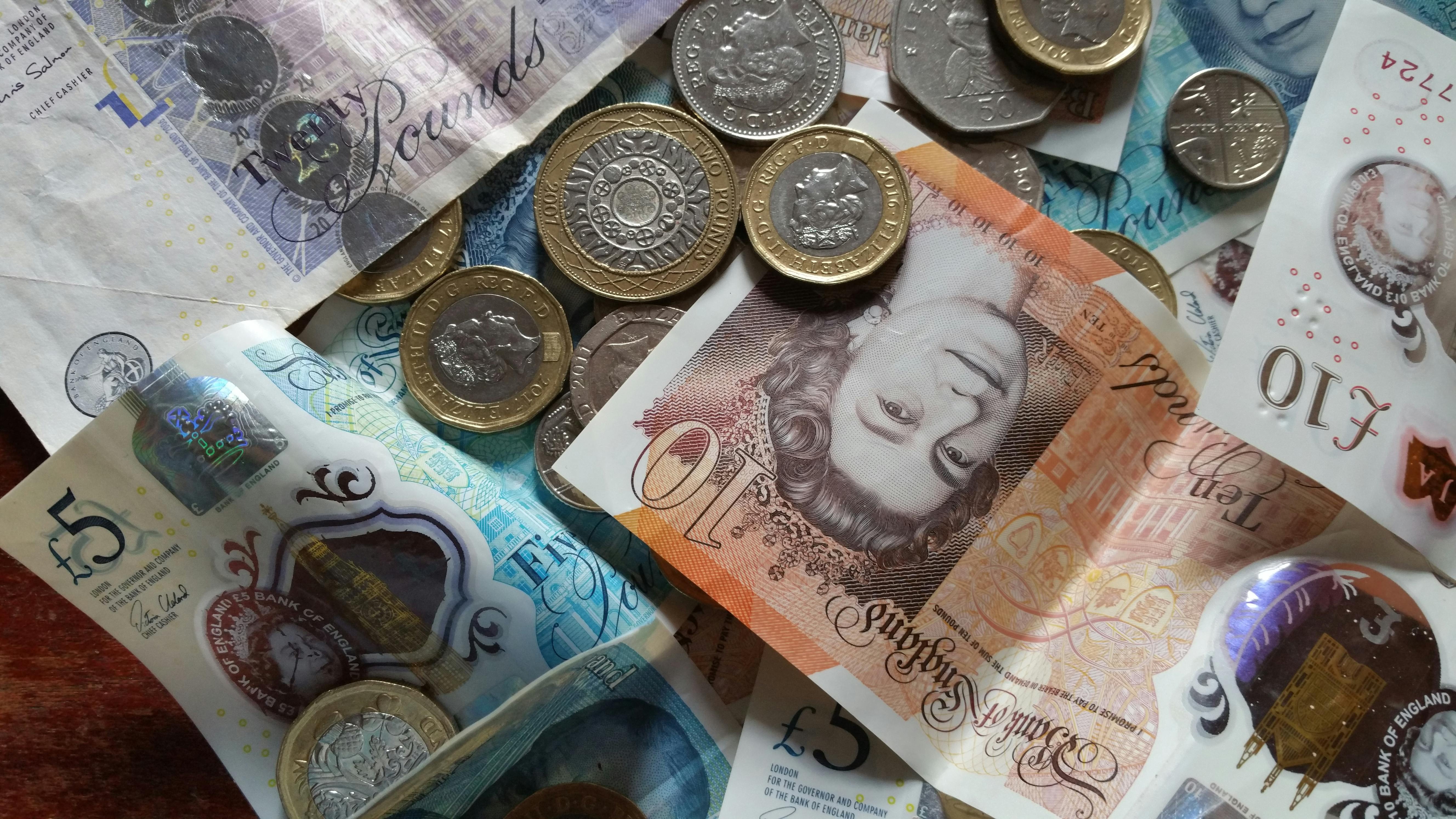 جنگ ایران چگونه بر هزینه‌ها در انگلیس تاثیر می‌گذارد؟ از بنزین تا وام مسکن