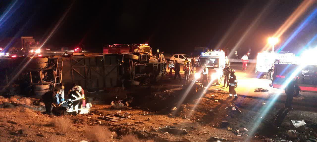 حادثه مرگبار واژگونی  اتوبوس در محور نطنز به اصفهان؛ بیش از ۱۰ کشته