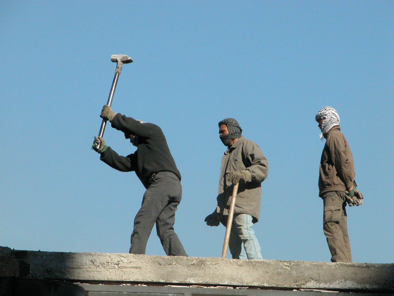 کارفرما در قبال کارگران آسیب‌دیده چه مسئولیتی دارد؟