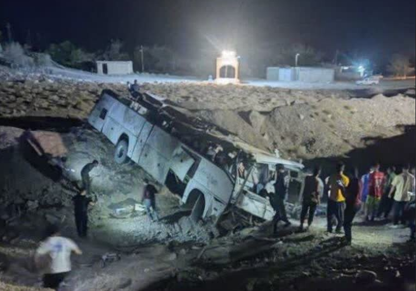 اتوبوس کارگران معدن واژگون شد