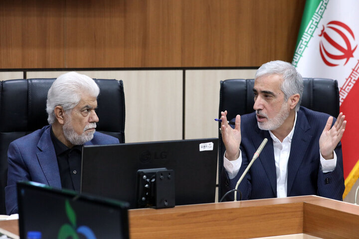 حضور نمایندگان مجلس در سازمان غذا و دارو؛ مشکلات حوزه دارو بررسی شد