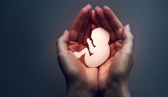 سقط جنین در ایران؛ آمارهای «نگران‌کننده» در مقابل سلامتی زنان