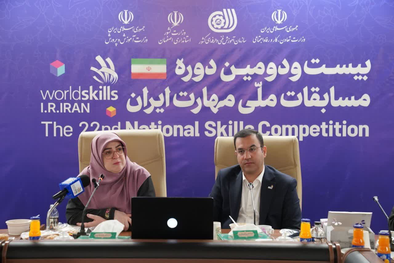 سخنگوی دولت در مسابقات ملی مهارت: صنایع پای کار بیایند