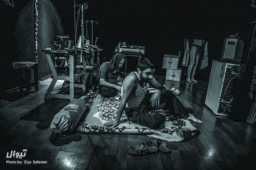 زندگی زیر چرخ خیاطی؛ روایتی از عشق، سیاست و مبارزه برای بقا