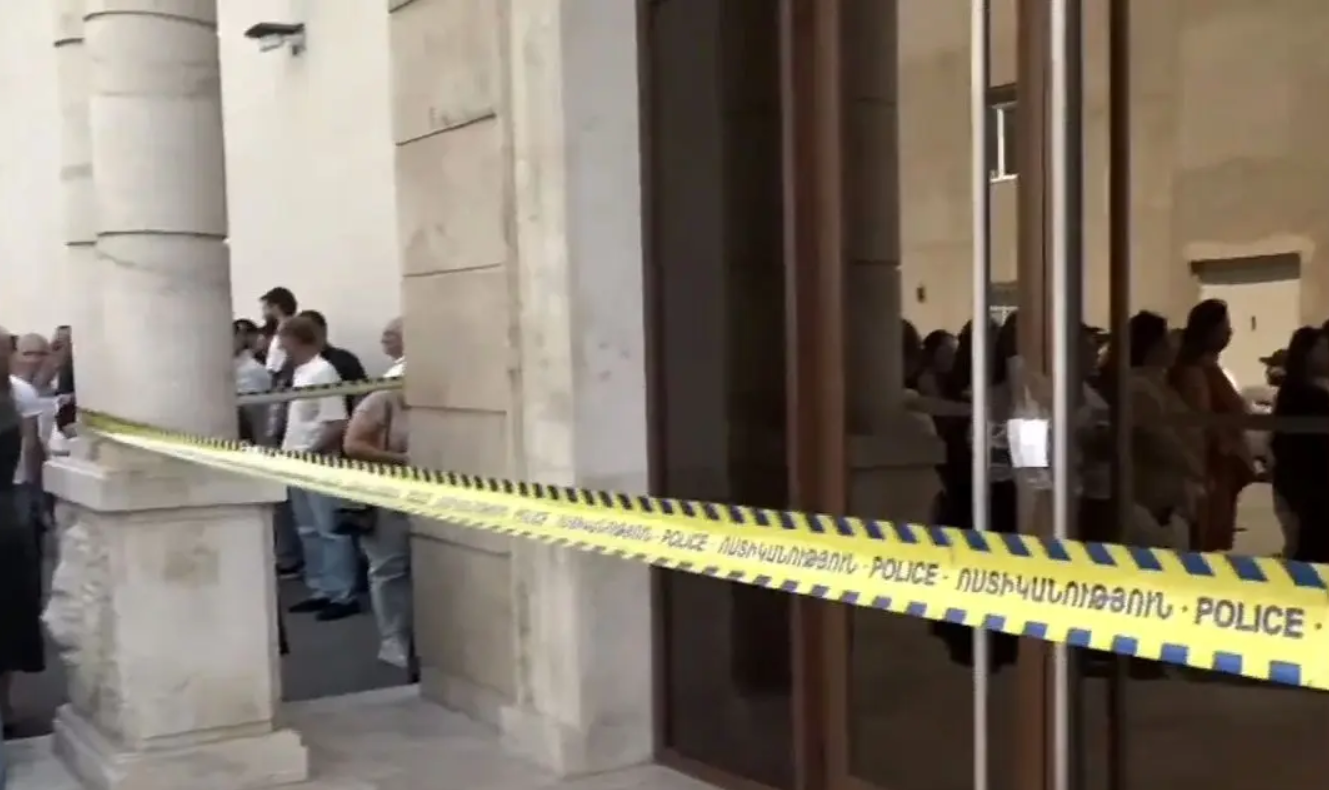 اعتراض کارگران ارمنستان پس از بازداشت میلیاردر مخالف دولت