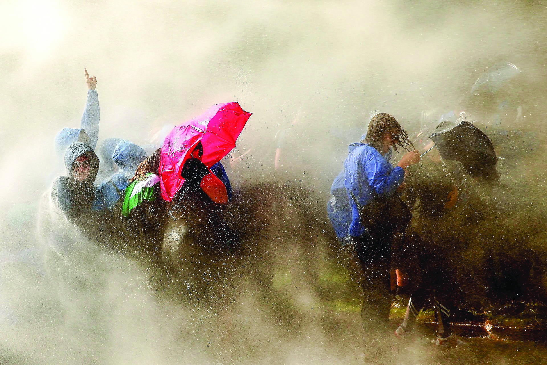 جهان در آتش خشم؛ نخبگان و سیاست‌های تفرقه‌افکن