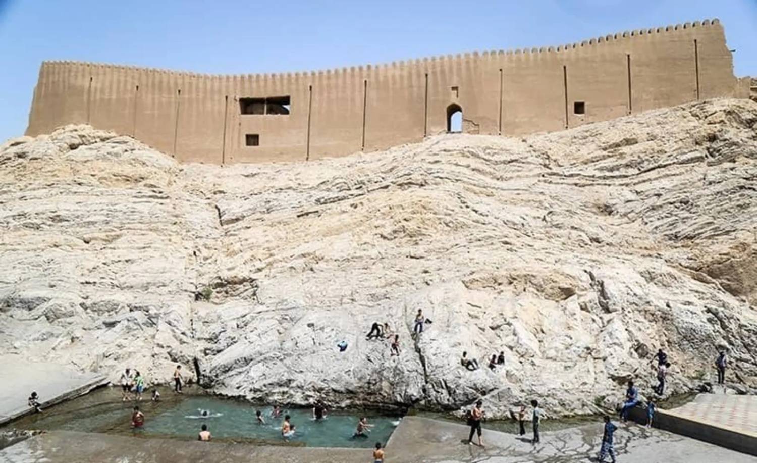 ری هیچ آسیبی ندید؛ از دود پالایشگاه تا چشمه‌علیِ در انتظار احیا