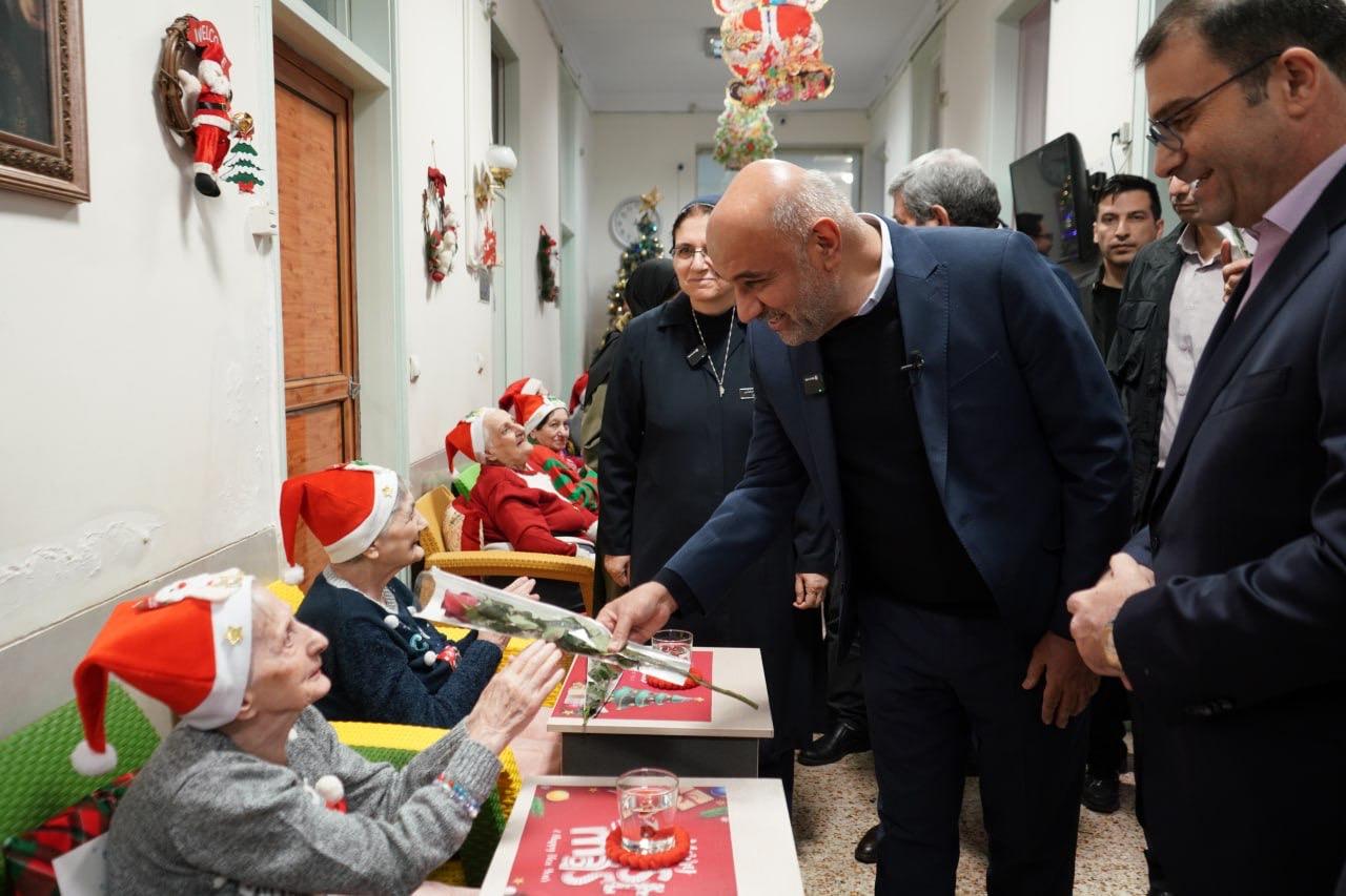 تأکید وزیر رفاه بر وحدت ادیان در بازدید از خانه سالمندان مریم مقدس