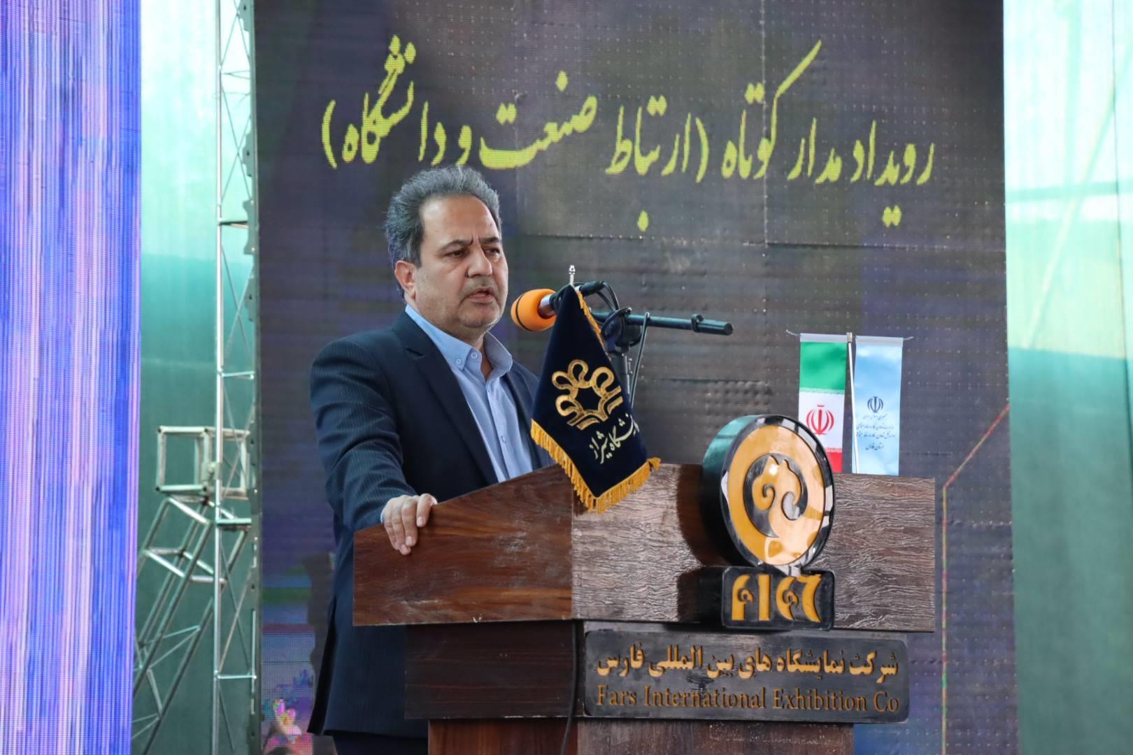 معاون وزیر کار: همکاری‌ ساختاری در پیوند صنعت و دانشگاه ضروری است