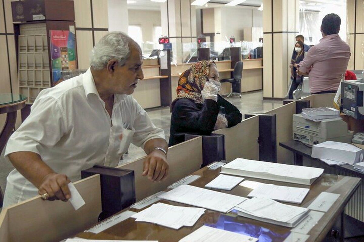 ارجاع بازنشستگان از مرکز شلوغ یوسف‌آباد به شعب دیگر  بیمه دانا
