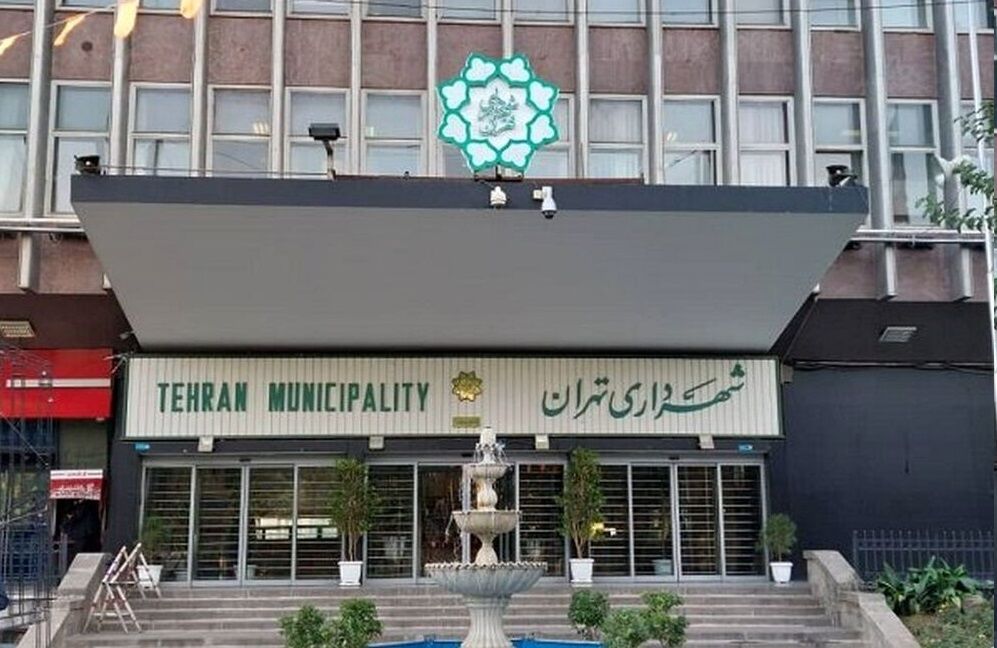 جمع‌آوری گل‌فروشان اطراف بهشت زهرا؛ امکان ثبت گزارش سد معبر به سامانه «پلیس من»