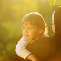 اختیارات مالی مادران؛ لایحه دولت زیر تیغ نقد حقوقی مجلس
