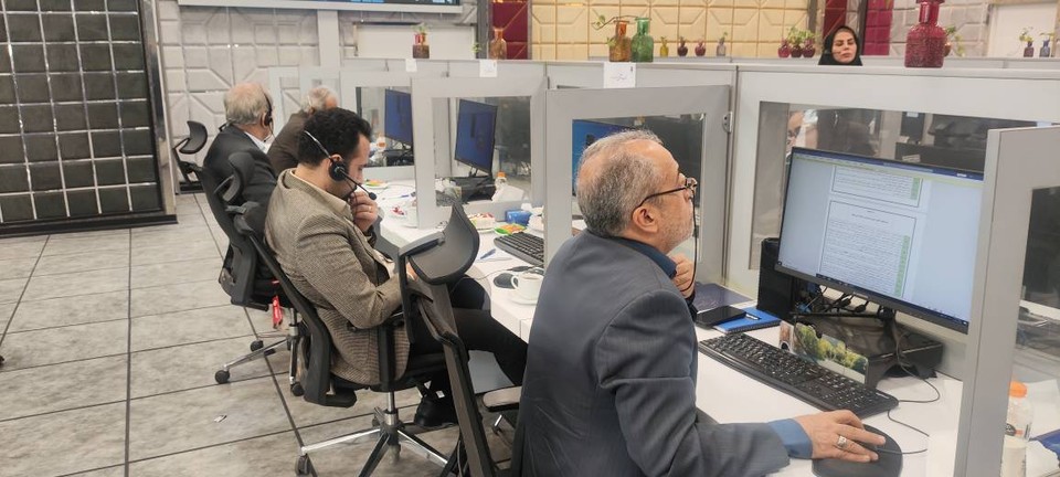 پاسخگویی تلفنی مدیرکل روابط عمومی در مرکز ۱۴۲۰