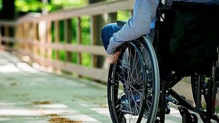 خدمت رسانی به ۹۷۰۰ خانواده دارای معلول در پویش «کنار مردم»