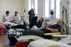اهدای خون به مجروحان حملات هوایی