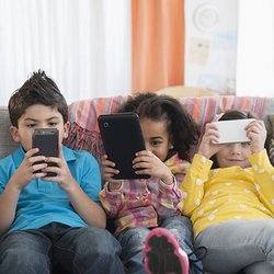 پاک‌سازی حساب‌های زیر ۱۶ سال؛ گام بزرگ در محدودسازی فضای دیجیتال؟