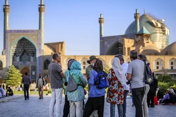 کارت ریالی گردشگران خارجی با نرخ ارز بازار آزاد رونمایی می‌شود