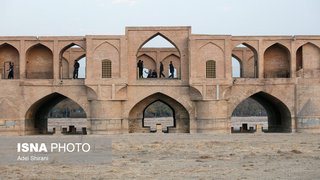 خشکی زاینده‌رود و ترک خوردن بناهای تاریخی