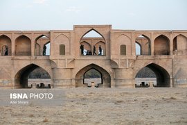 خشکی زاینده‌رود و ترک خوردن بناهای تاریخی
