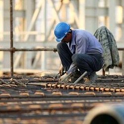 فعالان کارگری: تبدیل وضعیت کارگران شرکتی باعث کاهش حقوق نمی‌شود