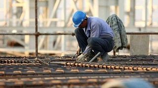فعالان کارگری: تبدیل وضعیت کارگران شرکتی باعث کاهش حقوق نمی‌شود
