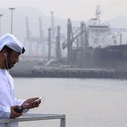 کاهش تولید نفت امارات به دلیل بسته شدن تنگه هرمز