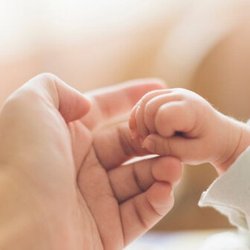 مرخصی زایمان ۹ ماهه ادامه دارد؛ ۲۳۵ هزار زن از این تسهیلات استفاده کردند