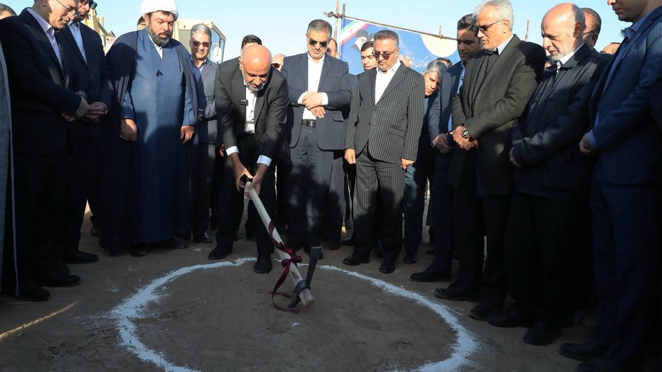 آغاز ساخت ۸۱۰ واحد مسکن کارگری در زرندیه با حضور وزیر تعاون
