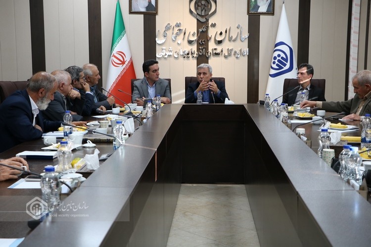 بررسی مطالبات بازنشستگان در نشست مدیرکل تأمین‌اجتماعی آذربایجان‌شرقی