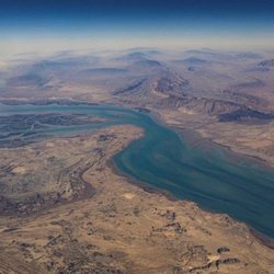 پیش‌بینی افول آمریکا و درآمد ۱۰۰ میلیارد دلاری ایران از هرمز
