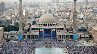 ممنوعیت تردد خودرو تا شعاع ۱.۵ کیلومتری مصلی در روز تشییع رهبر شهید انقلاب