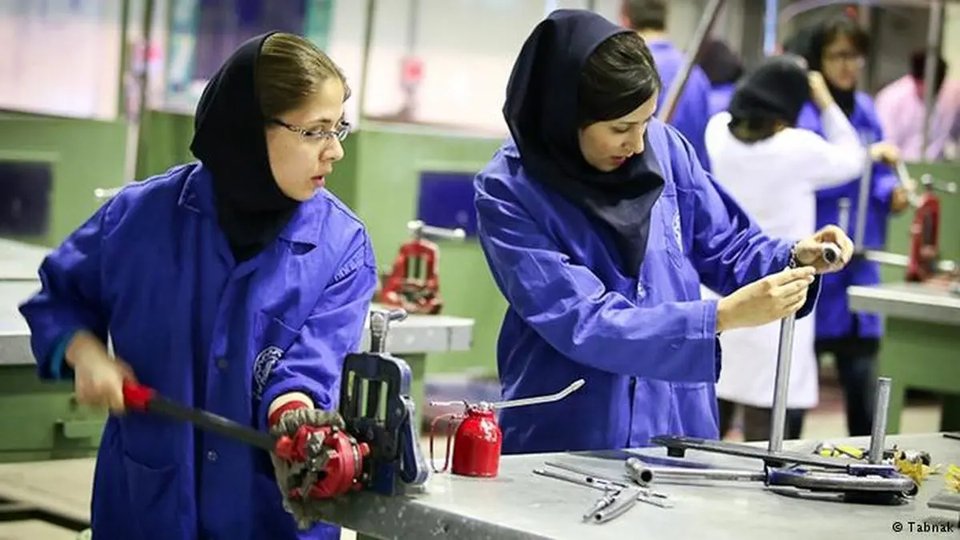 بحران قراردادهای موقت؛ زنان سرپرست خانوار در خط مقدم ناامنی شغلی