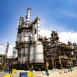 از پالایش تا پشتیبانی صنعت؛ داستان یک کارخانه در جنوب شهر تهران