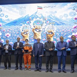 تجلیل از کارگران و گروه‌های کار نمونه سراسر کشور و تلاشگران خدمات شهری در جنگ رمضان