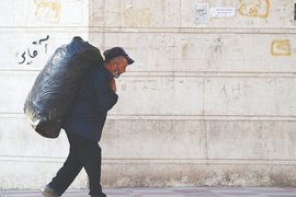 فقر را انکار می‌کنند، مردم را متهم